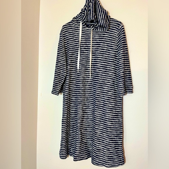 Lou & Grey Dresses & Skirts - Lou & Grey 3/4 Sleeve Terry Tunic w Hood